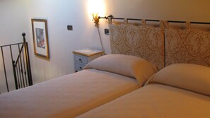 The bedroom on the loft canbe twin or matrimonial www.leloggedisivignano.it