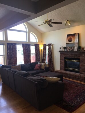 Living Room w/ gas fireplace