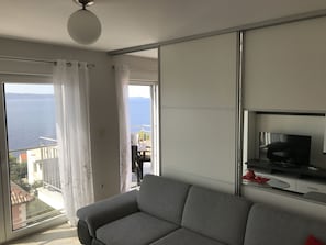 Schiebetür zum 2. Schlafzimmer und Zugang zum Balkon