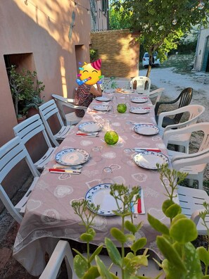 Outdoor dining