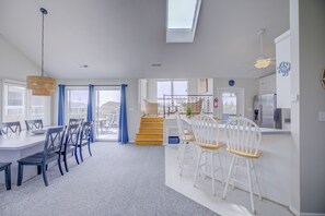 Top-Level Kitchen with Bar (seats 4)