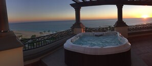 Corner location of the Jacuzzi allows you to see sunrises and sunsets.