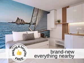 Prime location with beach, supermarket and restaurants only 5 min walk