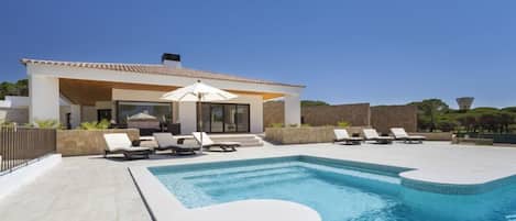FIVE STAR LUXURY VILLA IN PINHAL VELHO WITH BEAUTIFUL PRIVATE POOL W119 - 1
