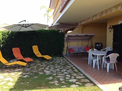 apartment with garden in villa 400 meters from the golden sand of Diamond