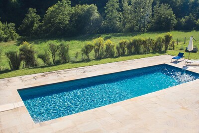 Diseñador Country Villa en Amandola con piscina y Viñedos