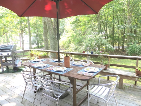 Al fresco dining from the 2nd floor deck.