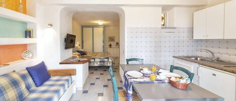 Aptm and Rooms in a Small and Fine Resort, set in a botanical Garden.  On Ischia