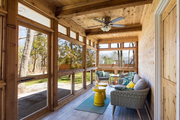 Enjoy breezy evenings on this stunning screened in porch with ceiling fan. 