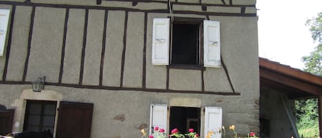 ancienne maison de ferme entièrement rénovée. Kato peut passer vs rendre visite