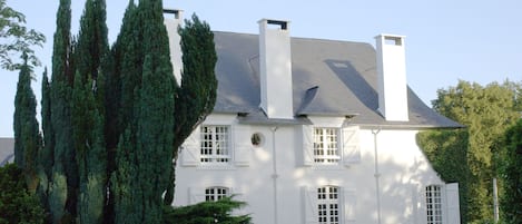 Clos Mirabel Manor House