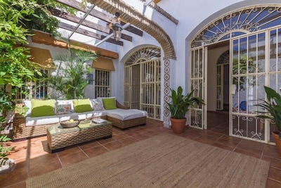 HOUSE-REFORMED PALACE WITH CHARM in SANLUCAR DE BARRAMEDA