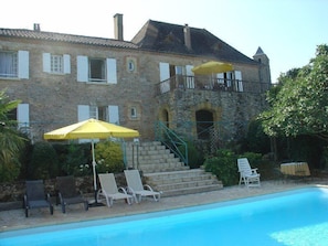 the house from the pool