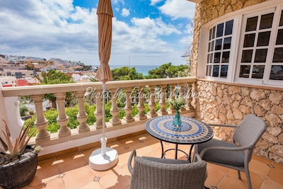 Beautiful apartment with sea views and pool, 5 minutes from the beach walking