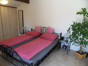 Großes Bett