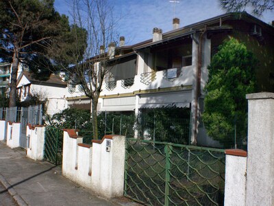 Gran villa de 3 dormitorios con jardín con plaza de aparcamiento.