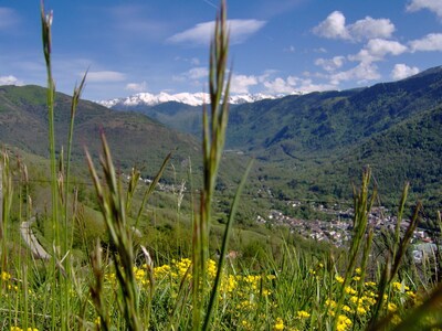 La vallée de la haute-Ariège et le village de Luzenac, vus de Lordat