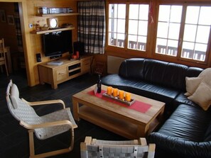 Living room, TV