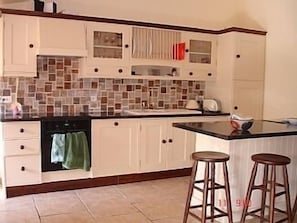 Cottage des Alberes - Well Equipped Kitchen