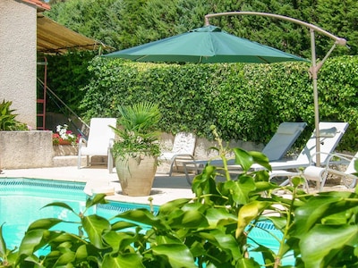 Hermosa y tranquila casa con piscina privada y vistas abiertas. 