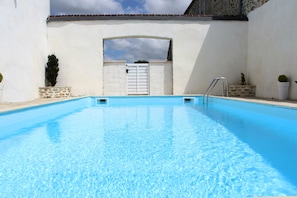 Heated swimming pool