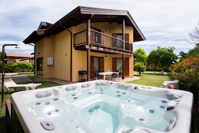 Detached villa with pool teuco