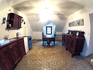 Breton Apartment-Kitchen