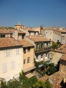 Very quiet XVIIs apartment in the heart of a historic district of Aix