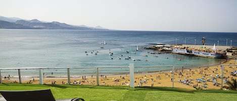 Spectacular beach view from the Loft's 40 m2 terrace!