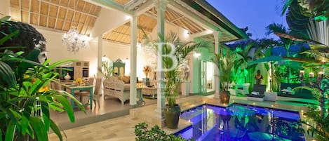 2014 AWARD WINNING LUXURY BERMIMPI BALI VILLAS IN SEMINYAK BEACH LOCATION