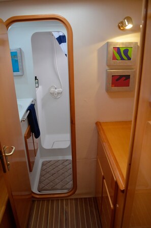 Forward starboard bathroom