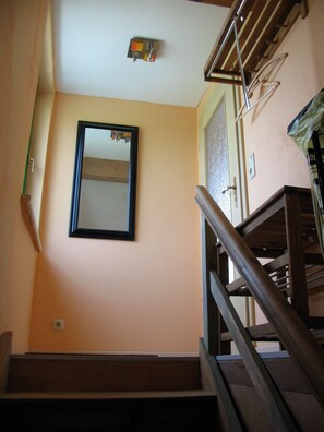 Treppe mit Garderobe