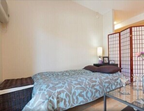Up to two privacy screen provide a semi-private nook for the additional person.
