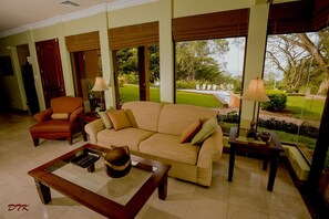 Living room with the Las Lomas private pool steps away from front door.
