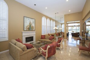 SPACIOUS LIVING & DINNING ROOM