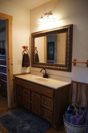 bathroom (1)