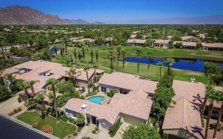 Legends Way with private pool in courtyard