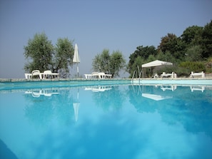 The swimming pool of Agriturismo Le Capanne