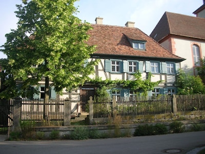 Denkmalgeschütztes altes Fachwerkhaus mit Garten