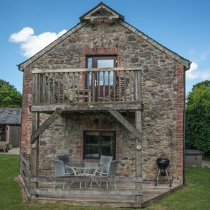 Lakeside cottage. 3 bedrooms sleeps 5