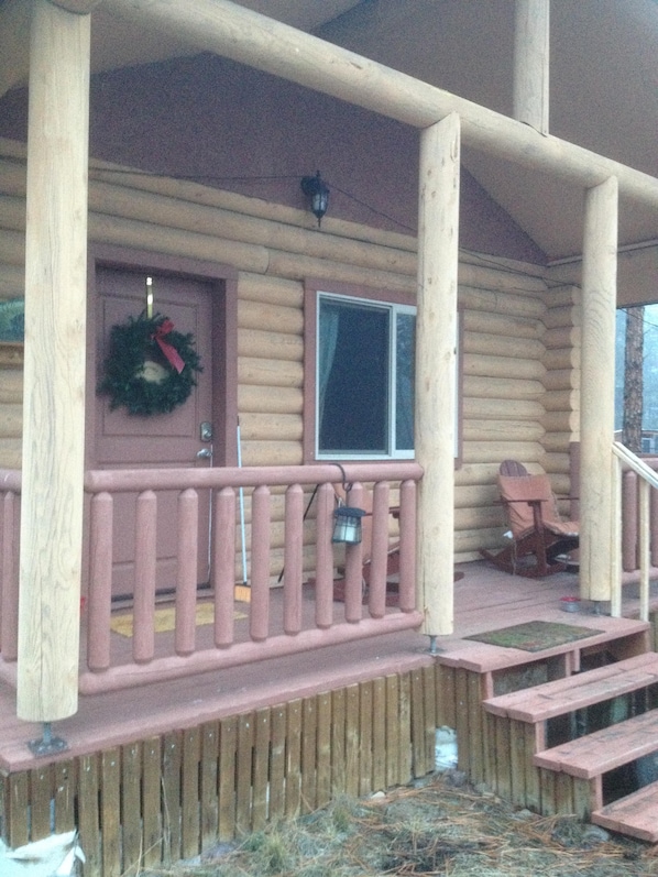 The Longhorn Cabin dressed up for Christmas.  Comfortable one bedroom w/futon
