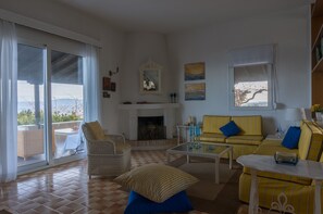 Vintage living room has great views