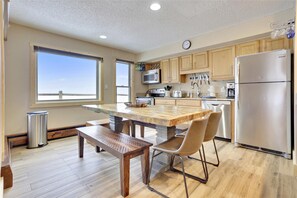 Kitchen / Dining