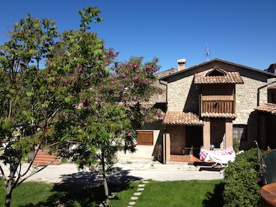 Under the Arch, a holiday in the nature and silence of the Abruzzi Mountains 