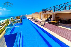 Roof top horizon 360 degree view complex