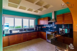 Fully equipped kitchen