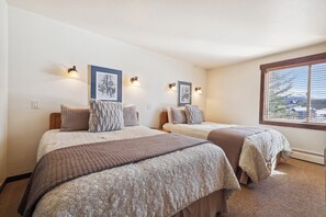 Master / 2 queen beds