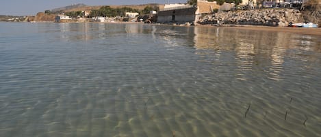 la trasparenza dell'acqua del lido San Giorgio e garanzia d' igiene per i bambin