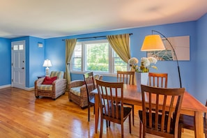 Living Room Eating Area