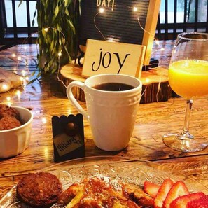 Breakfast is served daily- homemade most sat&sun & during week- muffins&fruit😍